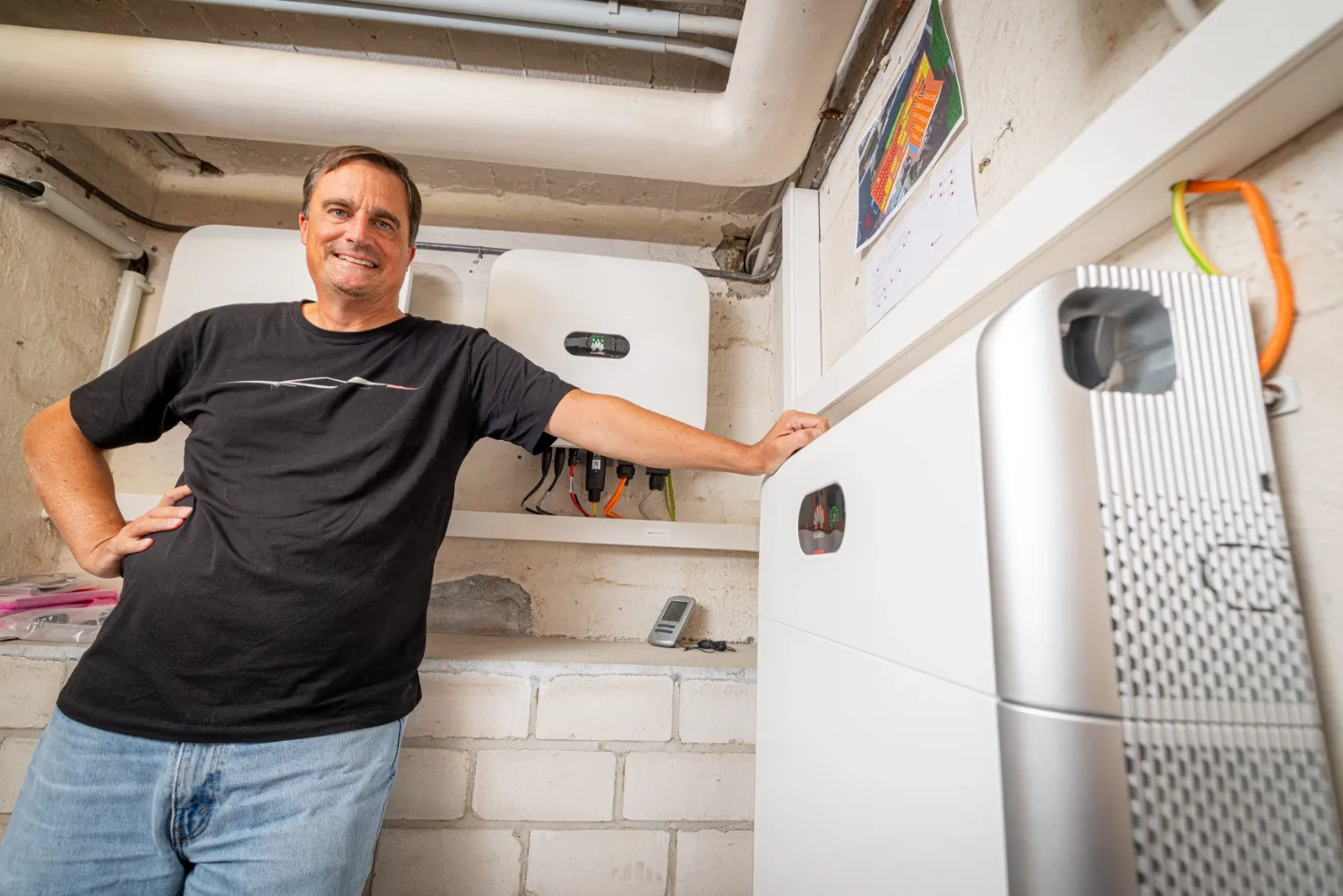 Olaf in the technical room with Huawei SUN inverter and LUNA home storage